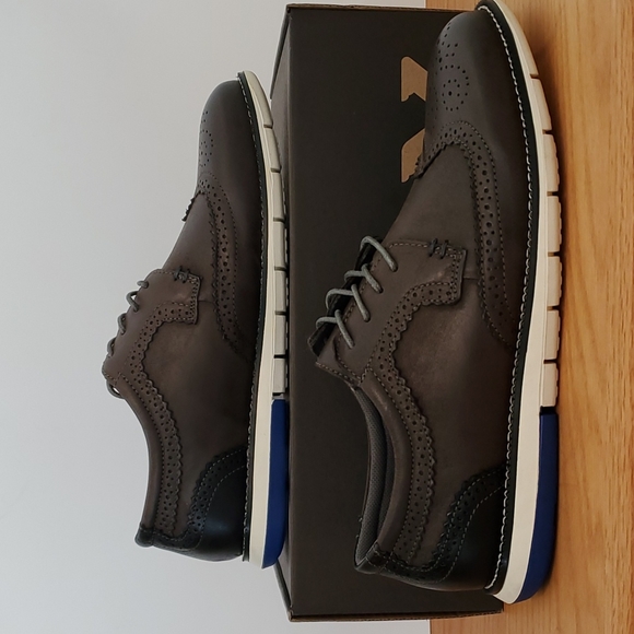 Vance Co. Drake Leather Wingtip Oxford in Dark Grey/Black - Picture 3 of 15